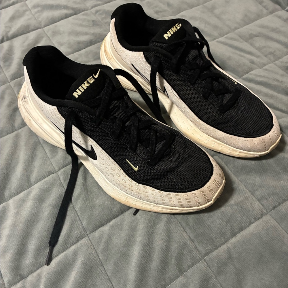 Nike Men’s Black Athletic Running Shoes